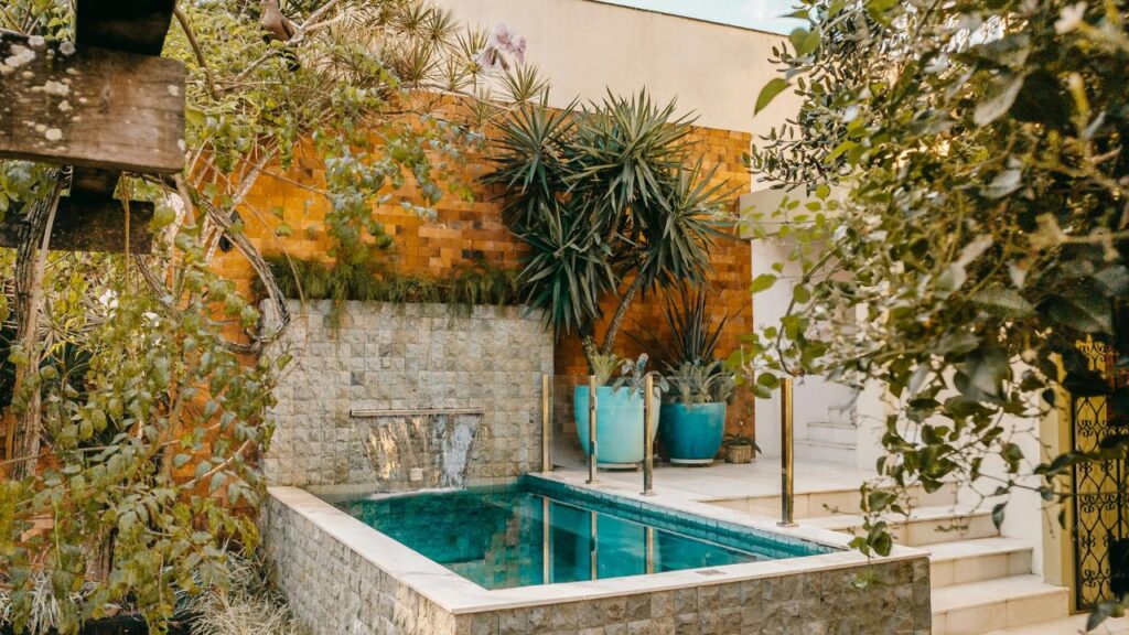 2025 Trends Shaping Luxury Pool Design